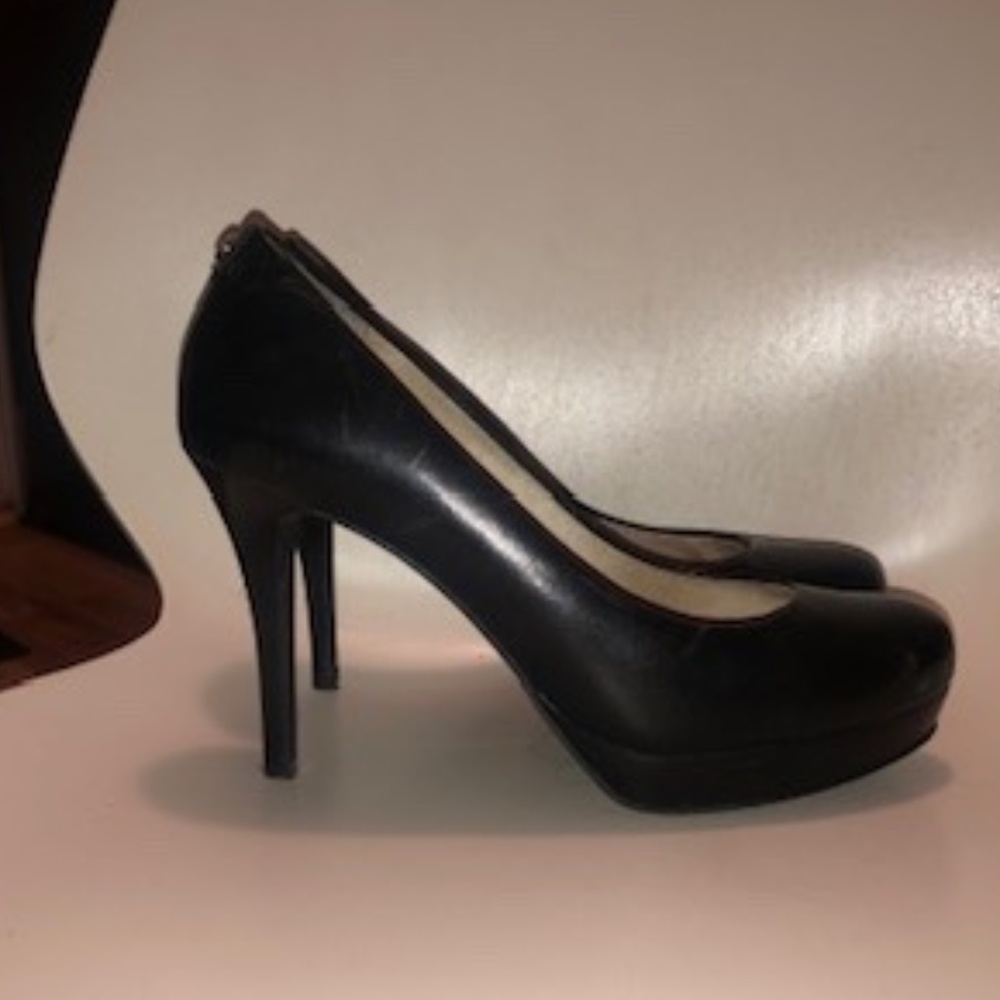 MICHAEL KORS Black Leather Platform Heels 8M